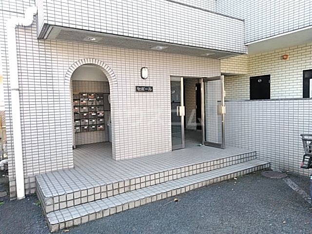 25/26 エントランス