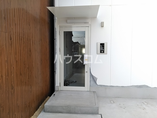 16/23 エントランス