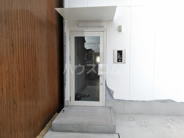 18/27 エントランス