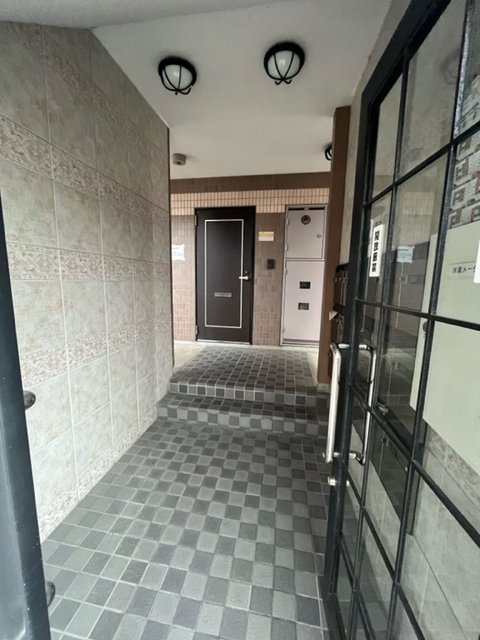 21/30 エントランス