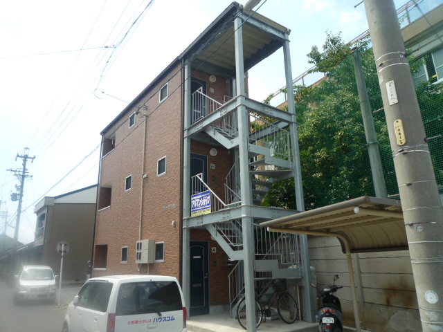 22/26 エントランス