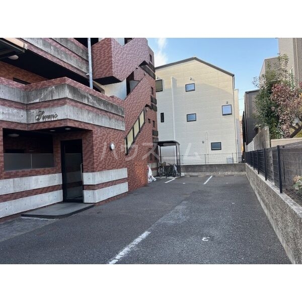 23/30 駐車場
