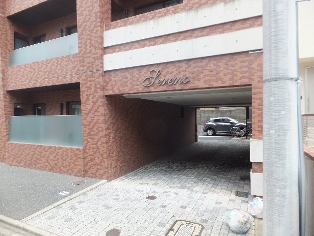 21/30 エントランス