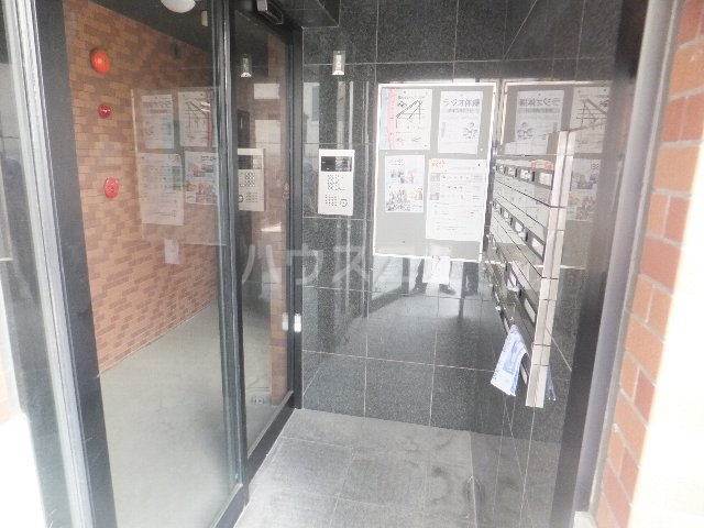 21/30 エントランス