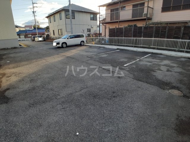 25/28 駐車場