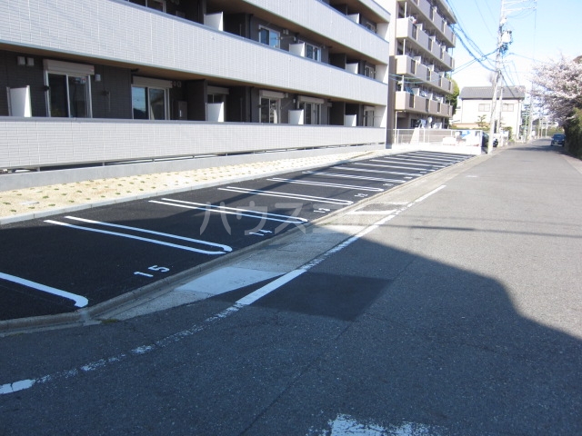 23/30 駐車場