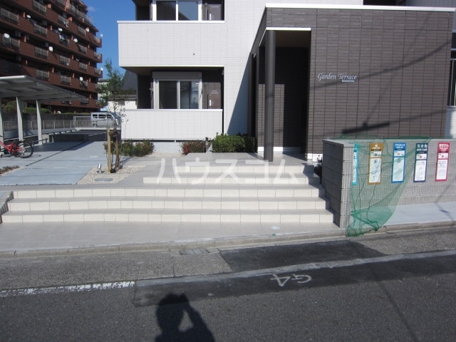 14/23 エントランス