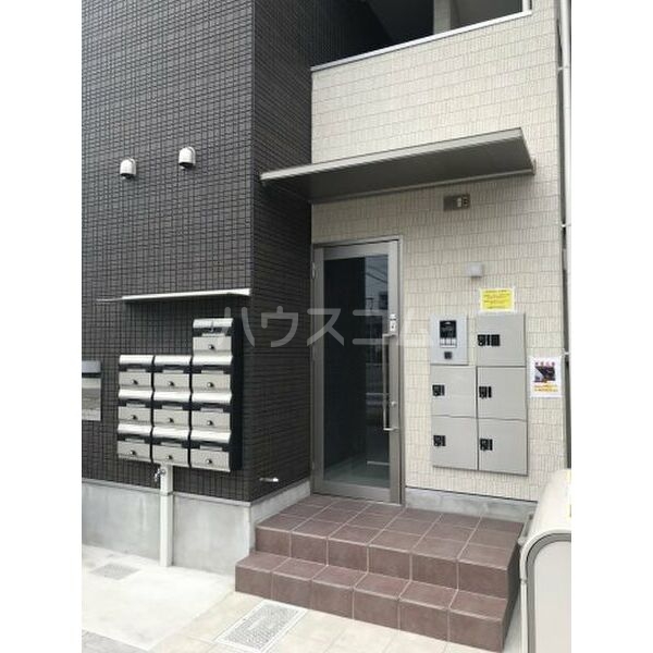 15/23 エントランス