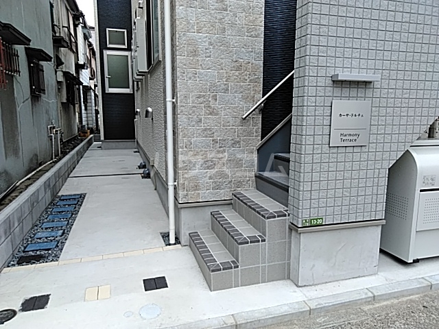 22/28 エントランス