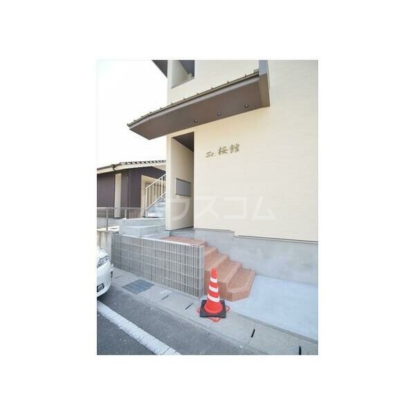 14/23 エントランス