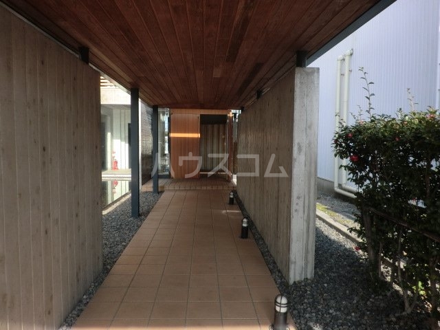 21/30 エントランス