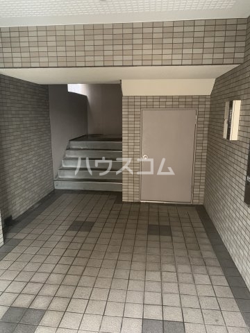 15/23 エントランス