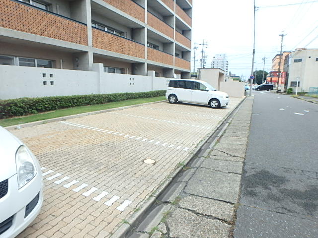 21/29 駐車場