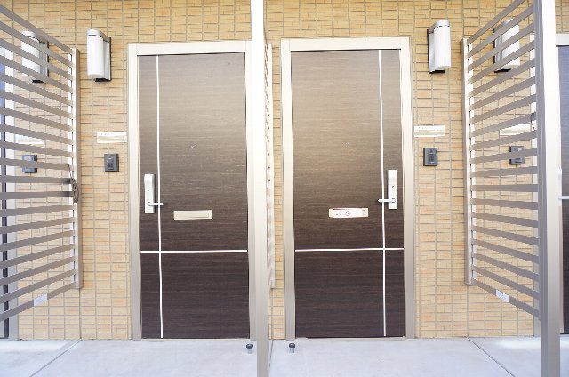 21/23 エントランス