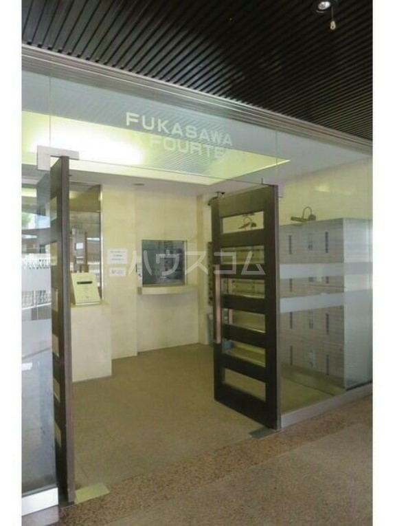 27/30 エントランス