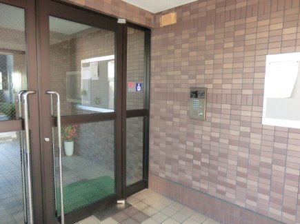 22/28 エントランス