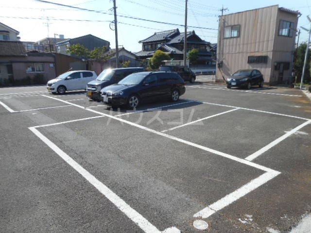 28/30 駐車場