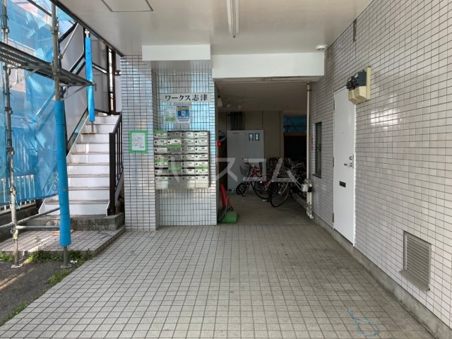 21/30 エントランス
