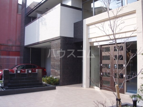 25/30 エントランス