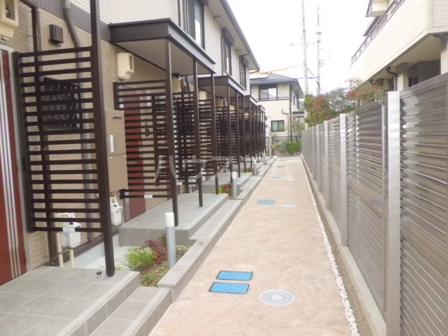 20/30 エントランス