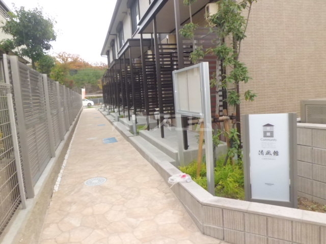 21/30 エントランス