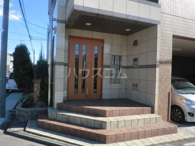 18/27 エントランス