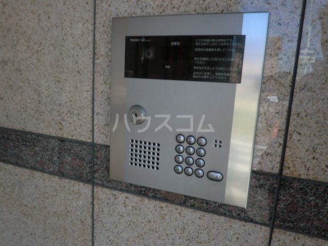 19/27 エントランス