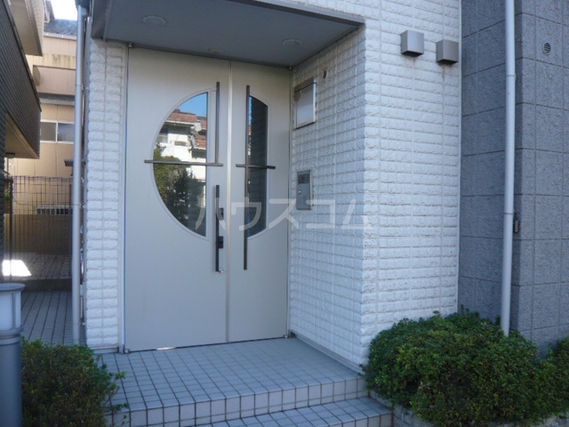 21/30 エントランス