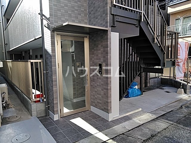 21/30 エントランス