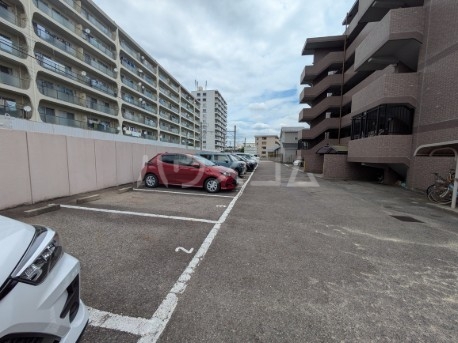 27/28 駐車場
