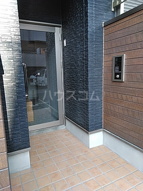 21/26 エントランス