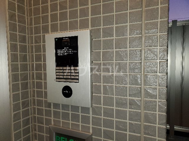 21/30 エントランス