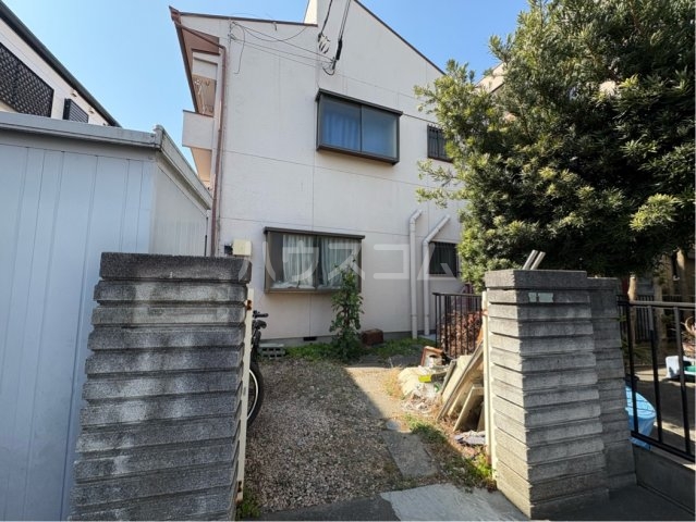 18/26 エントランス