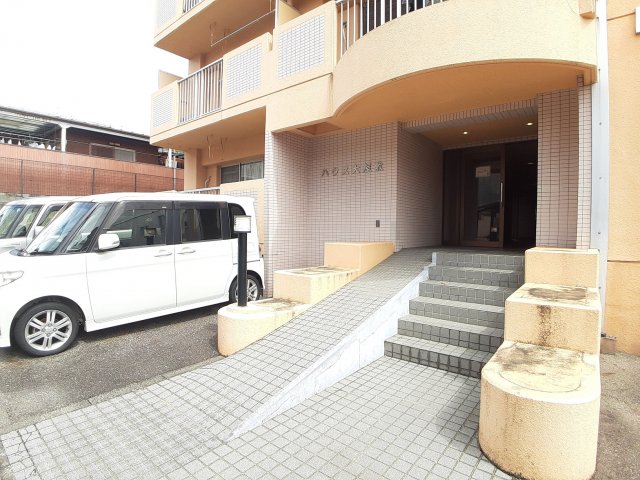 24/30 エントランス