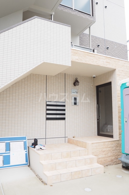 17/18 エントランス