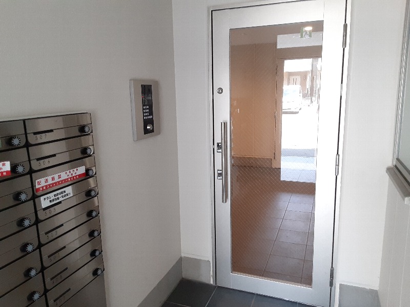 26/29 エントランス