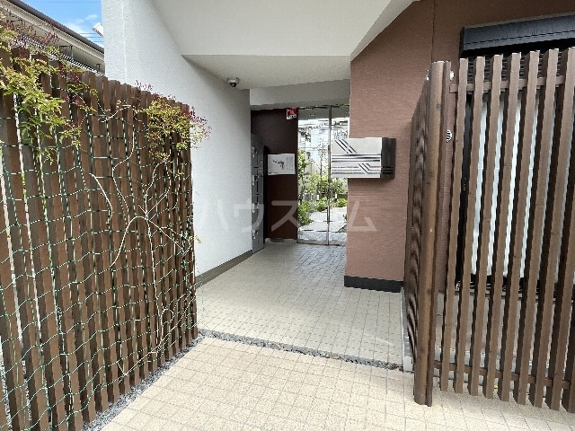 26/30 エントランス