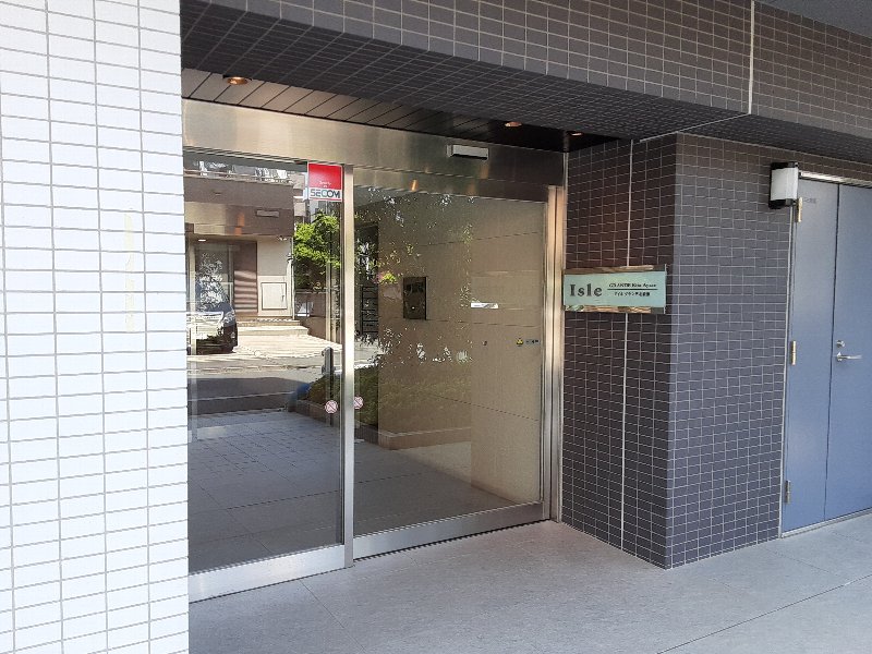 23/28 エントランス