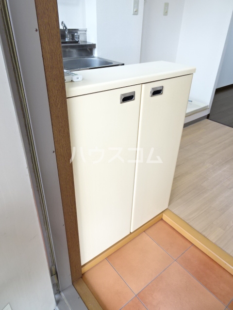 18/27 エントランス