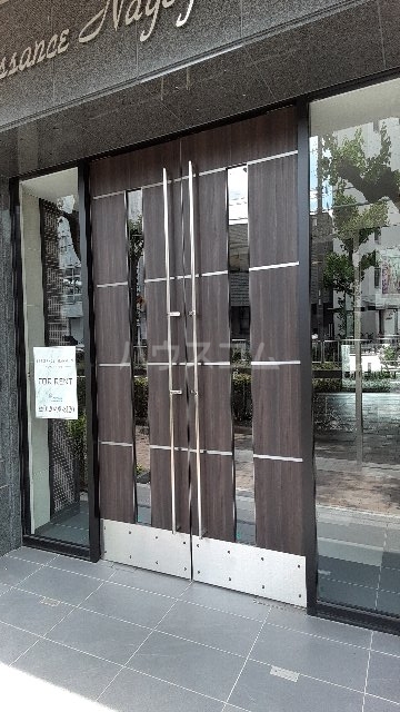 25/30 エントランス