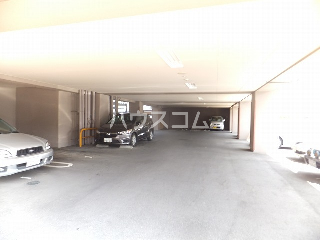 22/28 駐車場