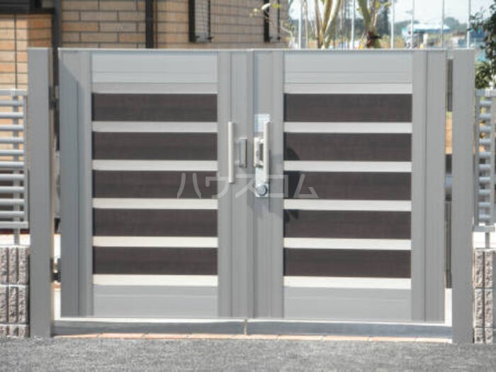 28/30 エントランス