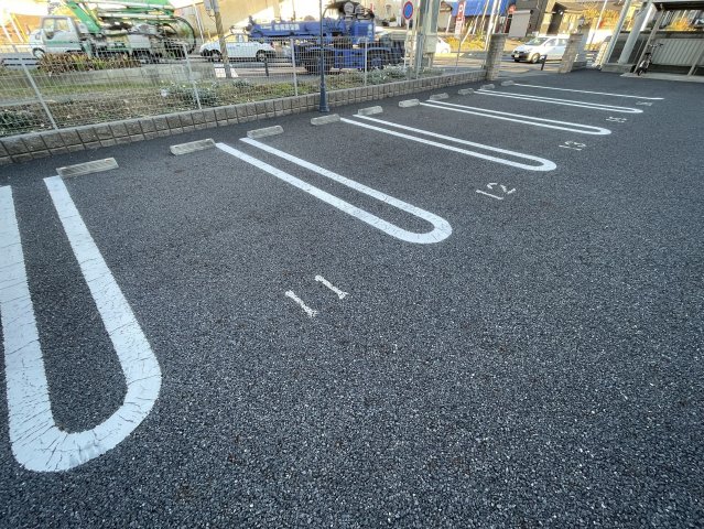 2/5 駐車場