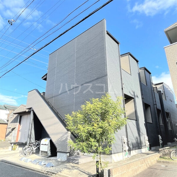 13/13 エントランス