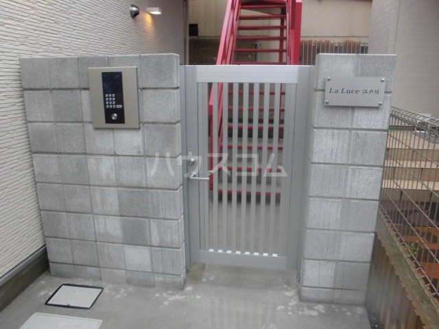 21/29 エントランス