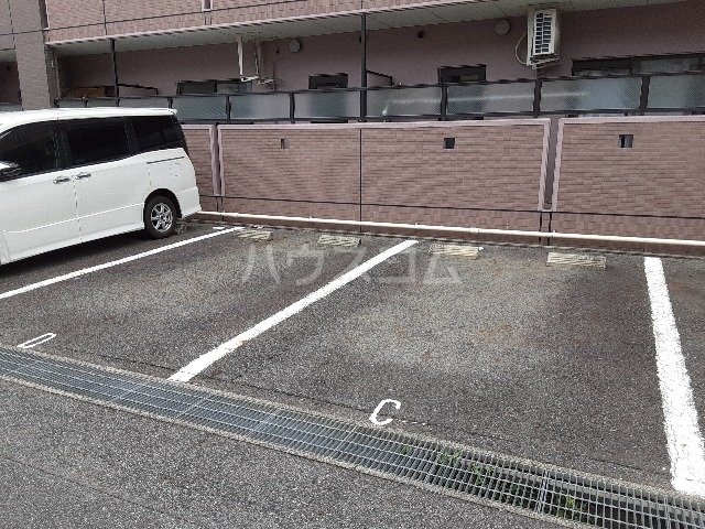 24/25 駐車場