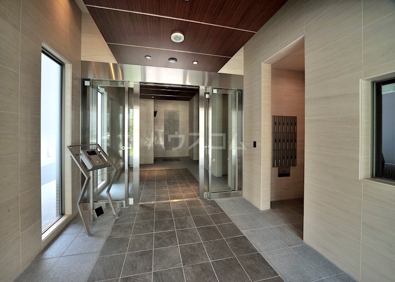 18/22 エントランス