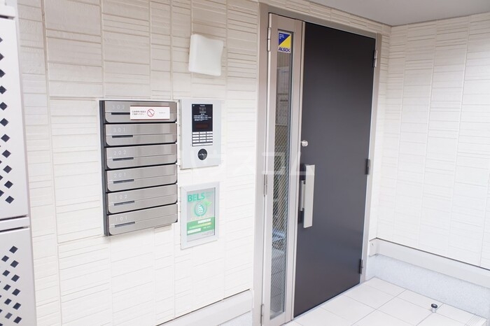 22/27 エントランス