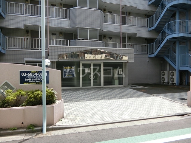 27/30 エントランス