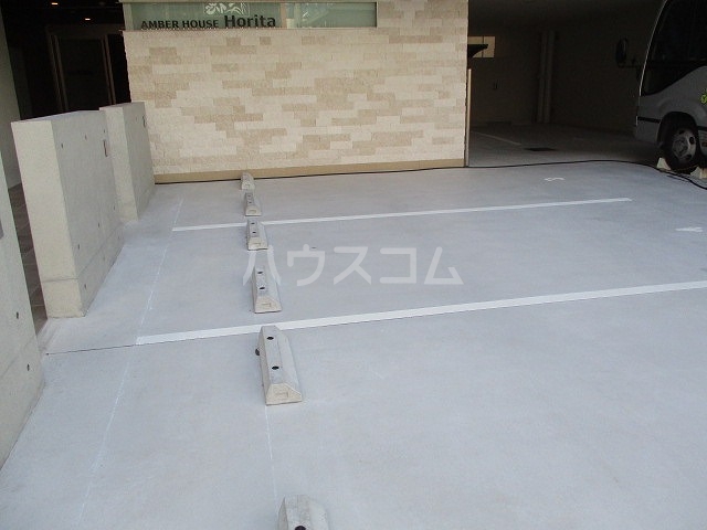 28/30 駐車場